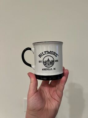 NWOT biltmore estate black and white coffee mug